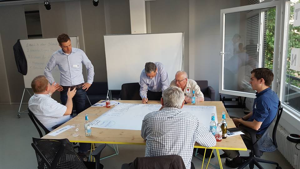 Stefan evers mit einer arbeitsgruppe