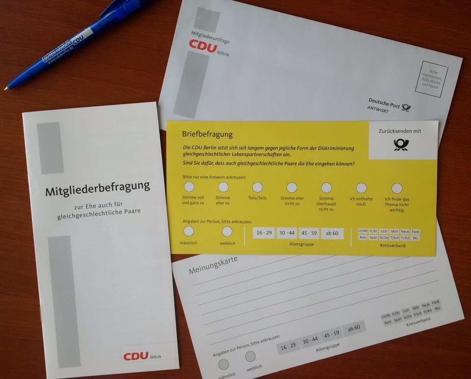 So sehen sie aus: die Befragungsunterlagen, die die Mitglieder der CDU Berlin heute und in den nächsten Tag im Briefkasten finden werden. So sehen sie aus: die Befragungsunterlagen, die die Mitglieder der CDU Berlin heute und in den nächsten Tag im Briefkasten finden werden.