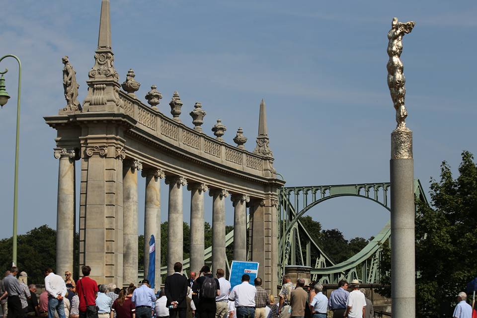 Die Glienicker Brücke. Symbol der Teilung. Die Glienicker Brücke. Symbol der Teilung.